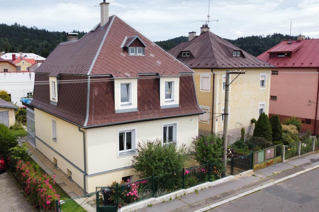 Pension U Stastnych マリアーンスケー・ラーズニェ エクステリア 写真